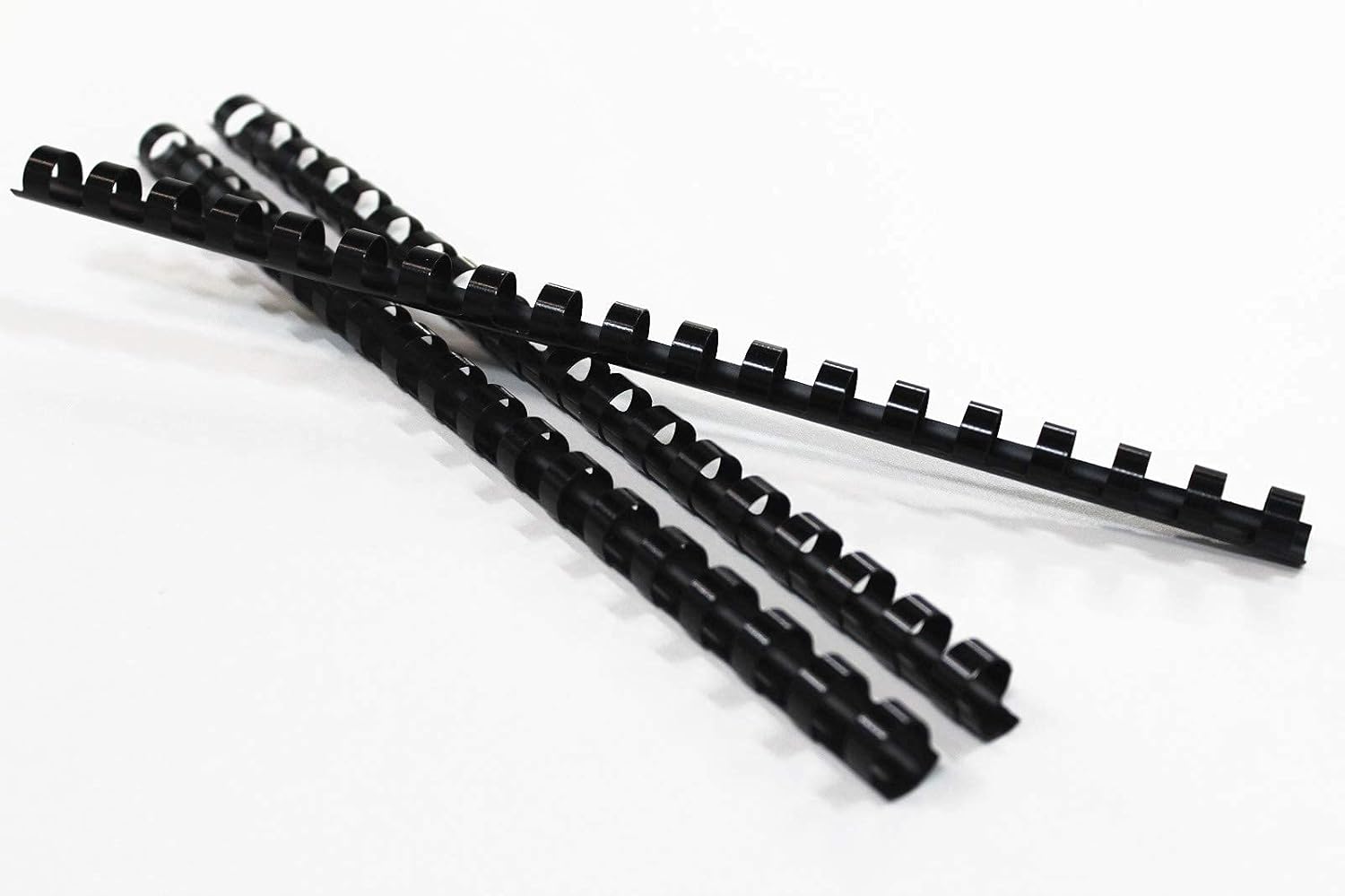 HOUYEE 5/16 Inch Plastic Binding Comb 19 Ring, 40 Sheet Capacity, Letter Size Black Comb Binding Spines (200 Pack)